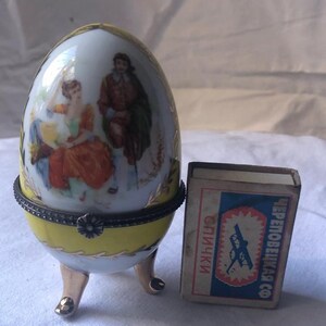 Caixa de bugigangas de ovo Fabergé de porcelana vintage