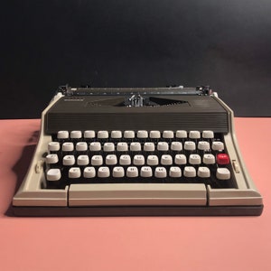 RARE Messa 2000 S Typewriter 1970s Working typewriter I Portuguese Typewriter