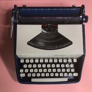 Remington Envoy III blue Typewriter  WORKING typewriter Sperry Remington