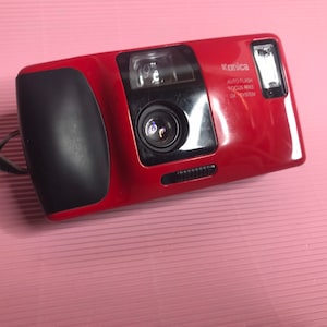 Konica Top&#39;s Red Compact 35 mm Camera