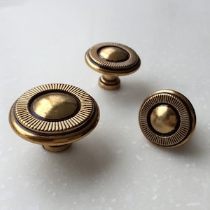 Dresser Knobs Drawer Knobs Pulls Handles / Kitchen Cabinet Knobs Pull Handle / Antique Gold Brass Vintage Furniture Knob