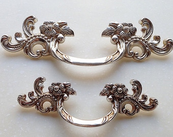 Shabby Chic Bail Dresser Drawer Pulls Handles / Antique Silver Drop Kitchen Cabinet Pull Handle Knobs Furniture Hardware 2.5" 1.8"
