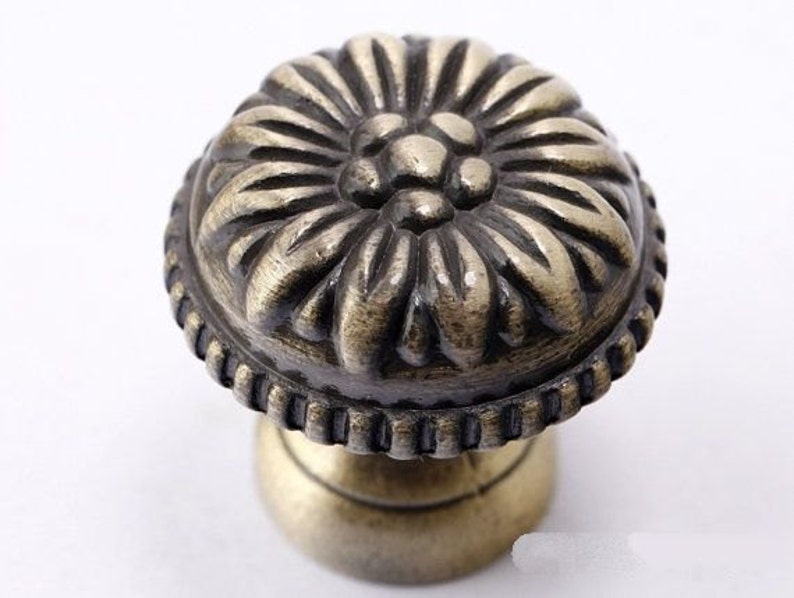 Antique Brass Metal Furniture Knobs Door Knocker Cupboard Dresser Cabinet Handles Vintage Pattern Drawer Pulls Country style