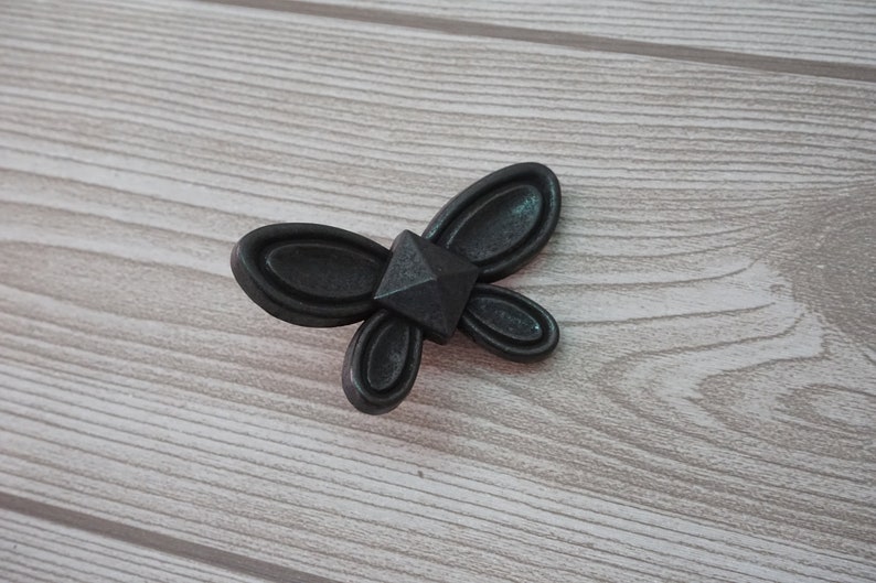 Butterfly-Cabinet Knobs Dresser Knobs  Animal Knobs  Drawer Knobs Drawer Pull Handles  Shabby Chic Decorative Furniture Hardware
