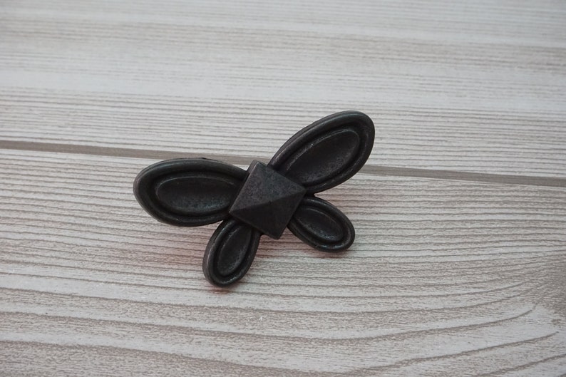 Butterfly-Cabinet Knobs Dresser Knobs  Animal Knobs  Drawer Knobs Drawer Pull Handles  Shabby Chic Decorative Furniture Hardware