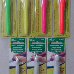 Clover Amour Crochet Hooks, Easy Grip Handle Bright and Fun Colors