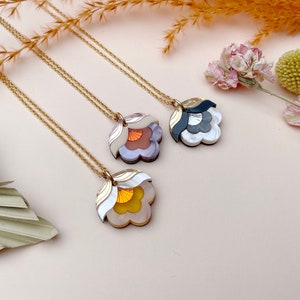 PRE-ORDER: Anna Retro Flower Mini Pendant | Laser Cut Floral Acrylic Necklace