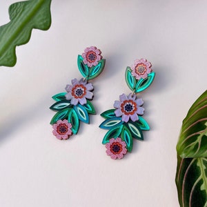 Pink Floral Statement Hängeohrringe: Laser Cut Acryl Schmuck
