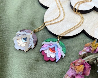 PRÉ-VENDA: Colar com Pingente de Flor Retrô Nell | Colar de Acrílico Floral Cortado a Laser