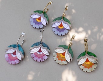 Pendientes de aro florales Maisie / Aros de joyería con flores coloridas cortadas con láser