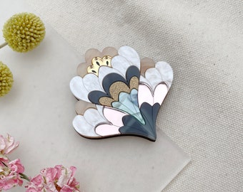 Broche de flor de azafrán en perla / pasador de flor retro / joyería floral cortada con láser