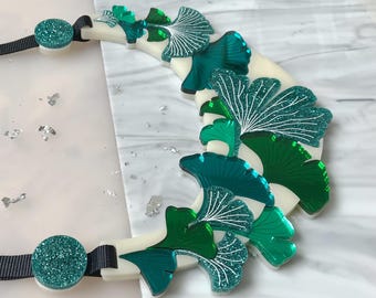 Blauwgroen en groen glitter ginkgoblad statement ketting | Lasergesneden acryl vetgedrukte slabbetje