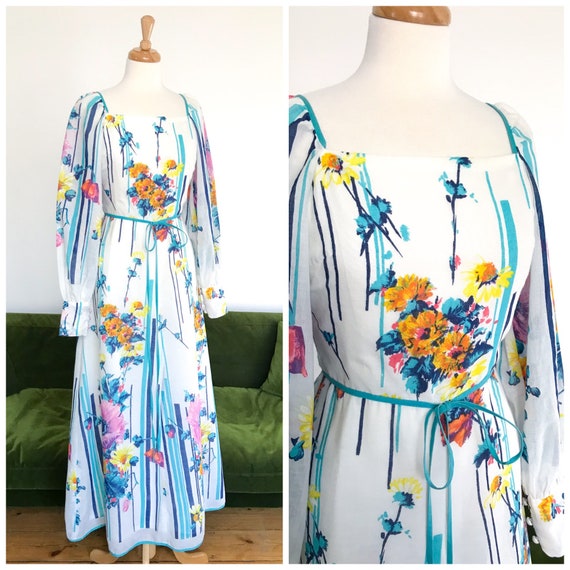Vintage 1970s white and turquoise bold print ballo