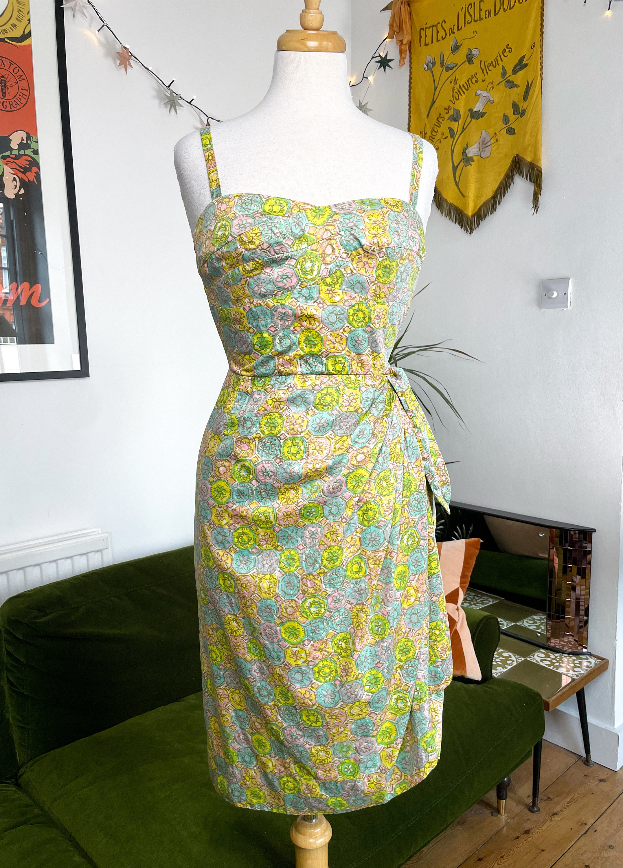 Vintage 'tori Richard Honolulu' 1950s/60s Sarong Style Vintage 'tori Richard Honolulu' 1950s/60s Sarong Style