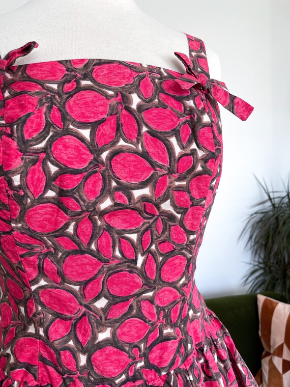 Vintage 1960s 'Wendy' tiered cerise abstract flor… - image 4