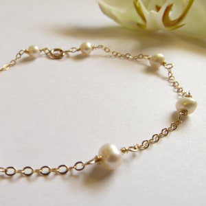 Pearl Bracelet, Freshwater Pearl Bracelet, 14 Kt Gold Filled Bracelet, June Birthstone Bracelet, Bridesmaids Dainty Pearl Wedding Bracelet