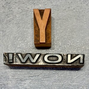 Groot, zeldzaam, NU! & Y, boekdruk, printerblok, advertentie, drukstempel, bewerkte kunst, antiek industrieel decor, waarom nu?