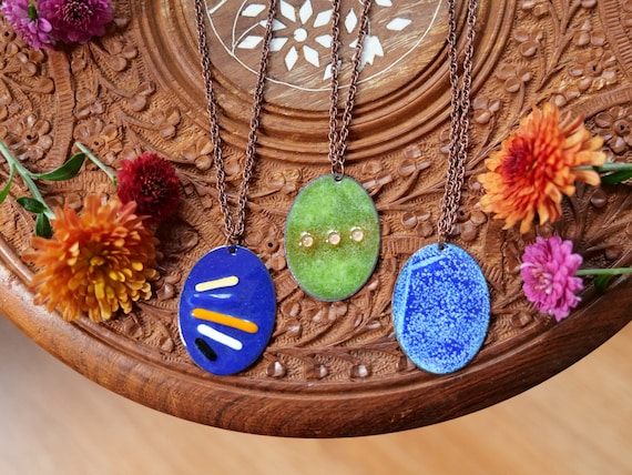 Minimalist shop style jewelry