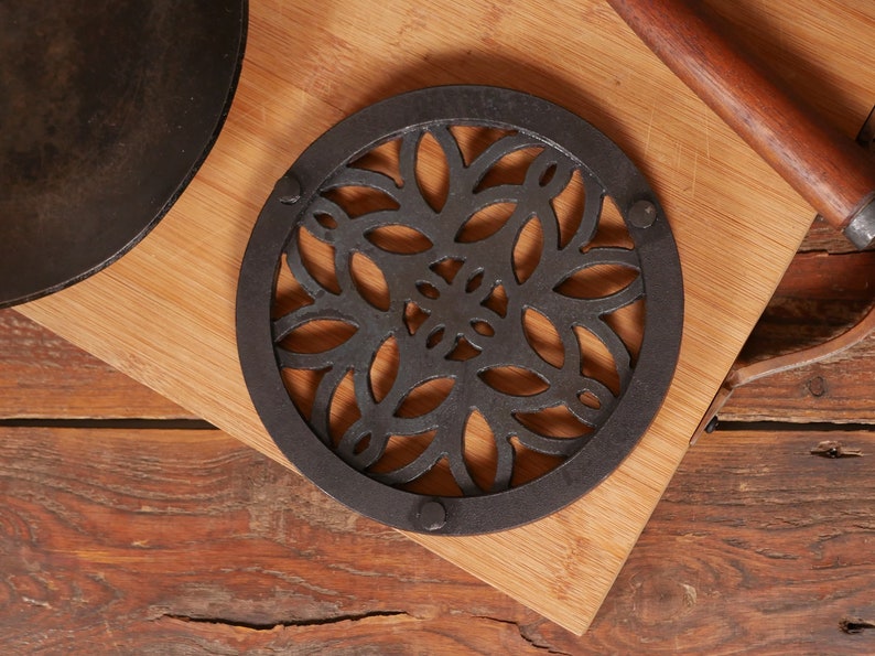 ChristCenteredForge Leaf Trivet - Thumbnail 3