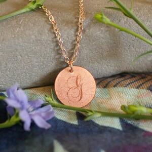 Collar inicial de la letra G * Collar de círculo pequeño * Collar inicial para mujeres * Collar delicado * Collar inicial para mamá * Joyería de cobre
