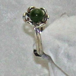 Sterling Silver Flower 6 petals, green jade stone handmade. FREE SHIPPING