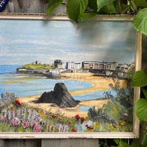 Peinture à l'huile vintage paysage marin, ville, plages avec prairies de fleurs sauvages, souvenir de vacances - Peinture à l'huile signée sur planche de bois - Tenby Wales