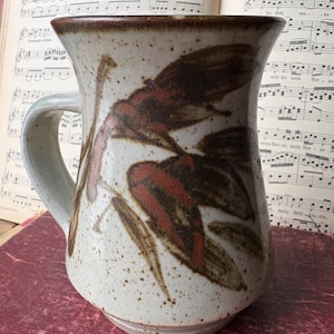 Taza de cerámica vintage de estudio: cerámica esmaltada Shino, diseño de hojas torneadas a mano