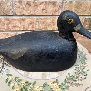 Vintage Handmade Wooden Duck Sculpture – 10” Wood Carving, Rustic Cabin Decor, Black Duck Yellow Eyes Folk Art, Antique Decoy