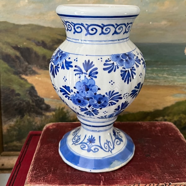 Vintage 1972 Royal Delft White & Blue Small Hand Painted  Vase, Model Kaptien , Delftware Porcelain