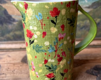 Jarra floral de lima Anthropologie Appoline: Jarra o jarrón texturizado para primavera y verano