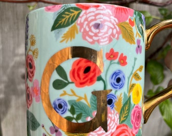 Titre : « Rifle Paper Co. for Anthropologie Garden Party Mug monogramme – Tasses florales personnalisées, lettre G dorée