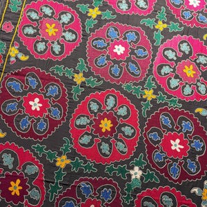Traditional Uzbekistan Silk Embroidered Suzani & Hanging Decoration - Shipping İncluded. (56&#39;&#39; x 75&#39;&#39;)İnc.