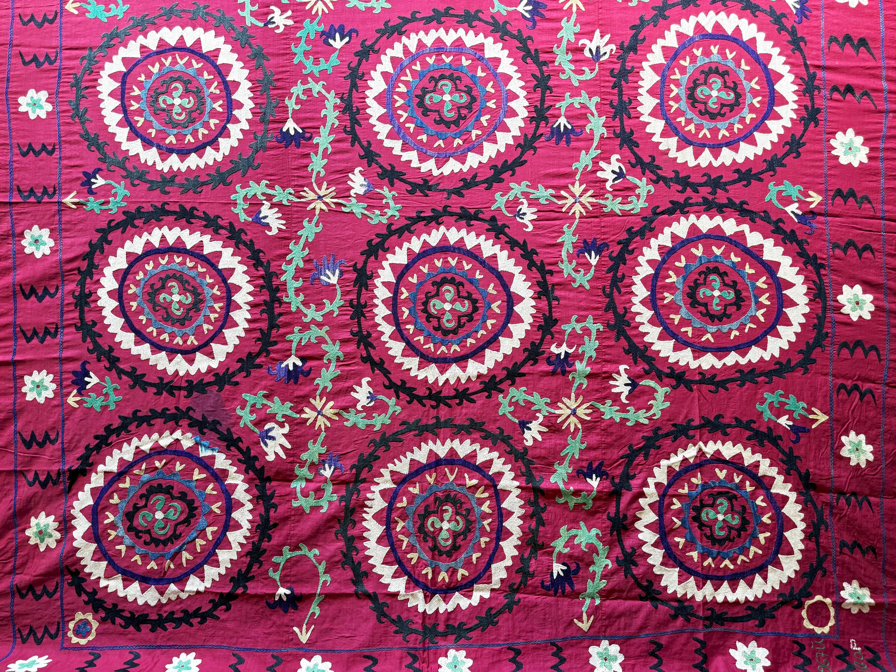 春色スザ二◇ スザニ刺繍 くすみ ピンク 大判 205×150 ウズベキスタンの伝統的な花柄シルク刺繍スザニ - 送料込み。 (90.5
