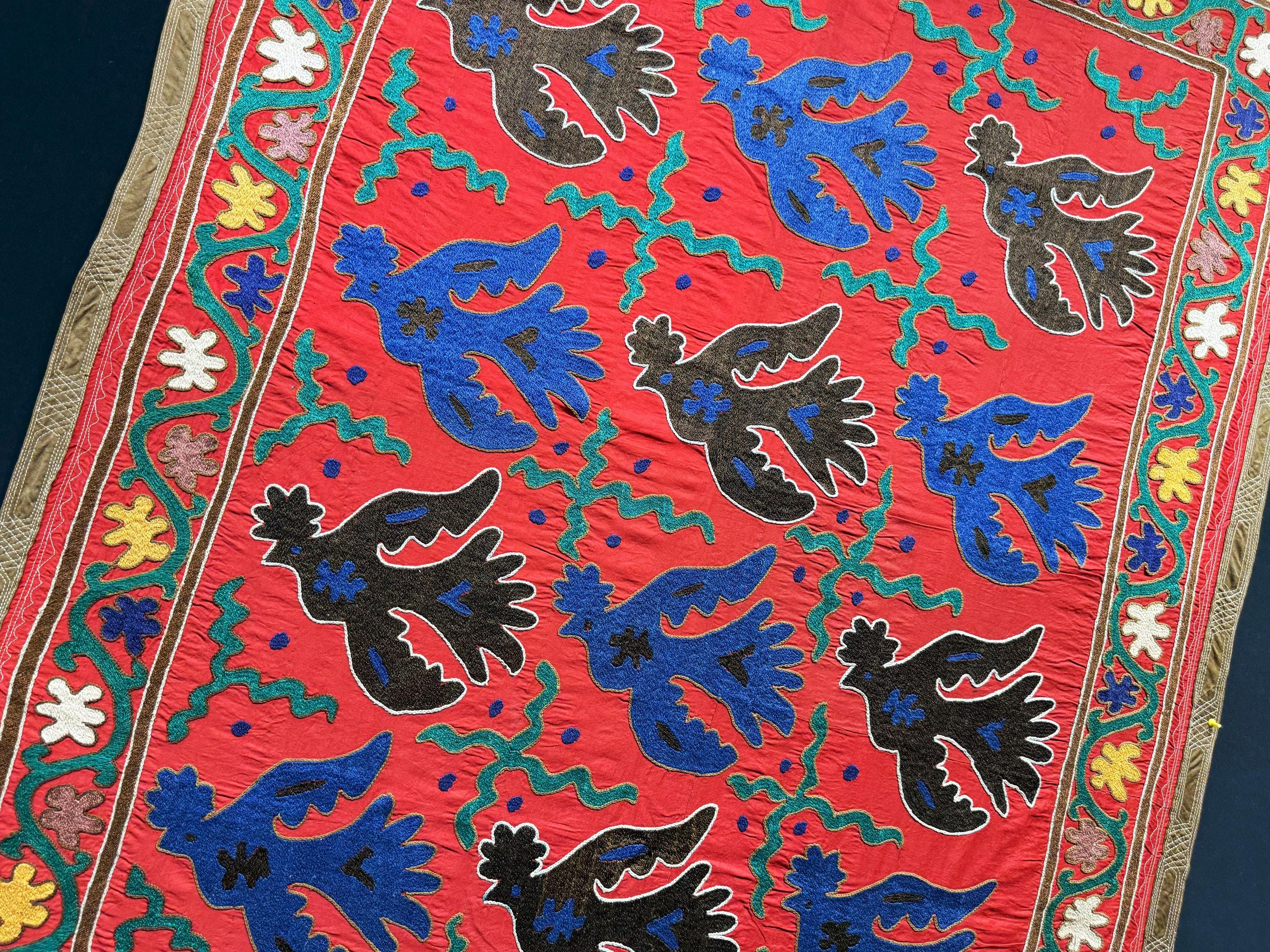 ヴィンテージ ウズベキスタン シルク刺繍 スザニ & 吊り下げ装飾
