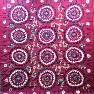 Traditional Uzbekistan Silk Embroidered Suzani with Floral Motifs - Shipping İncluded. (90.5&#39;&#39; x 96.5&#39;&#39;)İnc.