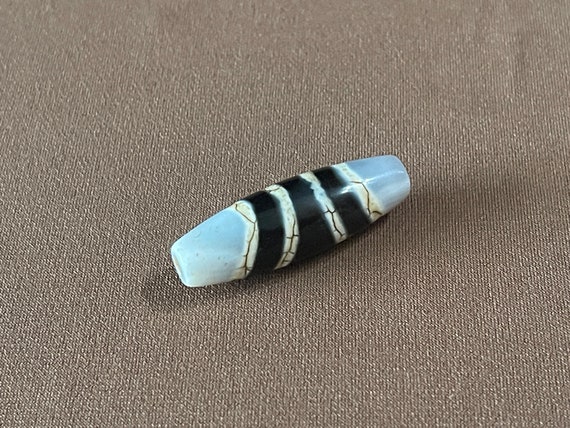 Ancient Tibetan Chong Dzi Stone & Authentiz Collectible Dzi Bead