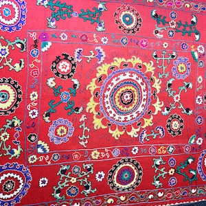 Uzbekistan - Samarkand Silk Embroidered Suzani - Shipping İncluded. (63&#39;&#39; x 78.5&#39;&#39;)İnc.