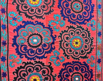 Uzbekistan - Samarkand Silk Embroidered Suzani with Floral - Shipping İncluded. (56'' x 46'')İnc.
