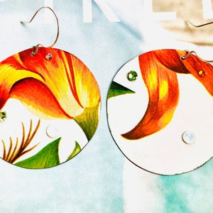 Vintage Tin earrings with Orange Day Lilies  | Rounds Flower earrings made with Repurposed  tin |  Floral earrings | Spring jewelry