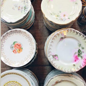 SHOPPA FAVORIT. Set om 4 - Blandade vintageporslinsset - Blommor, tebjudningsdekor