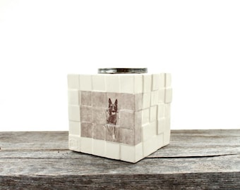 Urna de cerámica para mascotas hecha a mano y personalizada: la «Maya»