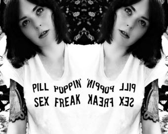 pill POPPIN' sex FREAK – Punk Trashy 90s Grunge T Shirt Drug Rock and Roll Scumbag Distress Aesthetic Baddie Stoner Vaporwave Girl GG Allin