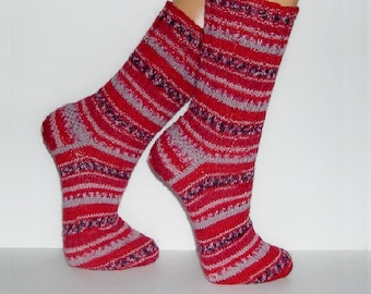 Damensocke, Ringel-Socken, handgestrickt Wollsocken, rot, blau, rosa, farbenfrohe Söckchen, gestreift in Wunschgröße