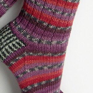 Rote Socken Wolle mit Seide, Seide-Merino, Wunschgröße, Damensocken, Wollsocken, Ringelsocken, bunt handgestrickt image 2