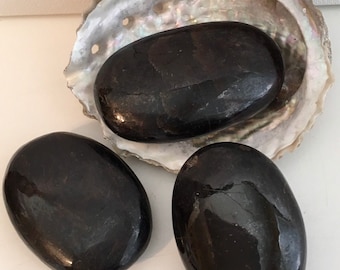 Garnet Gemstone Palm Stones, Healing Stone, Healing Crystal, Chakra  Stone, Spiritual Stone