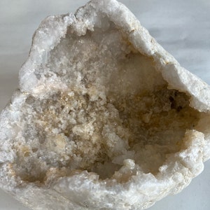 Clear Quartz Geode Specimen, White Quartz Geode, Crystal Quartz Geode,  Clear Quartz Geode, Rock Geode, Cluster Geode