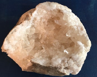 Quartz Geode Specimen,Healing Stone, Healing Crystal, Spiritual Stone, Meditation,