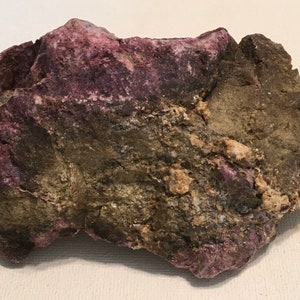Stichtite Natural Stone, Healing Crystals and Stones,stimulates feelings of love, forgiveness, compassion.