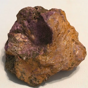 Stichtite Natural Stone, Healing Crystals and Stones,stimulates feelings of love, forgiveness, compassion.