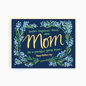 Enseignant, Confidant, Ami, Héros... Je suis si reconnaissant que tu sois à moi ! Bonne fête des mères! - Maman Fleurs Bleues - Carte de Voeux Fête des Mères